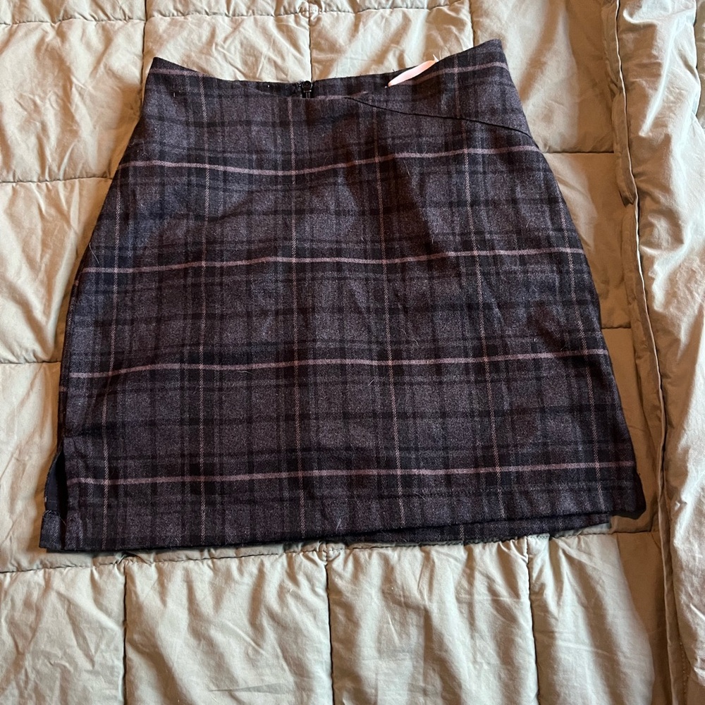 Plaid grey body con xs mini skirt with side slits